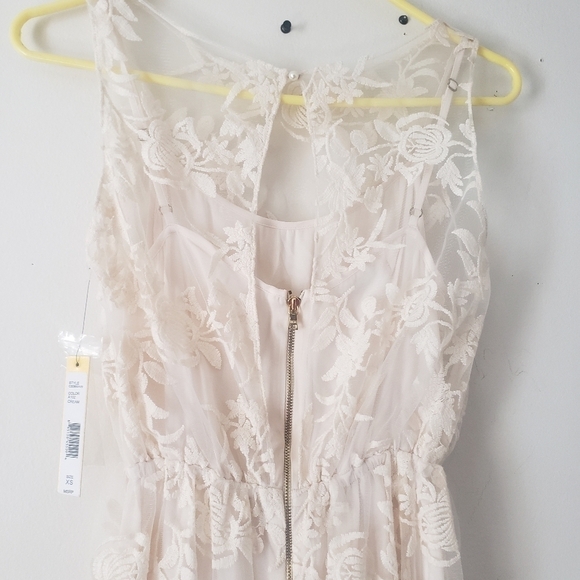2X HP. ALICE And Olivia Darcy Lace Layover Dress - Picture 8 of 13